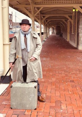 harmer-steampunk-cosplaying-at-train-station